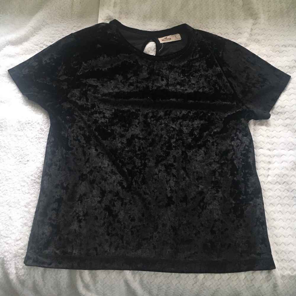 Black velvet shirt and blue crop top shirt🖤💙